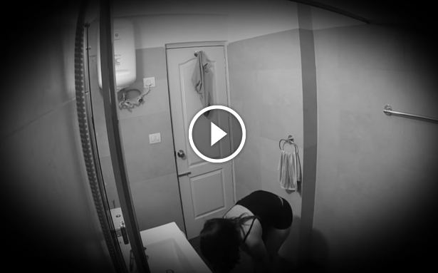 Un PREOT a filmat-o pe sora de 16 ani a sotiei cu o camera ascunsa in timp ce facea dus!